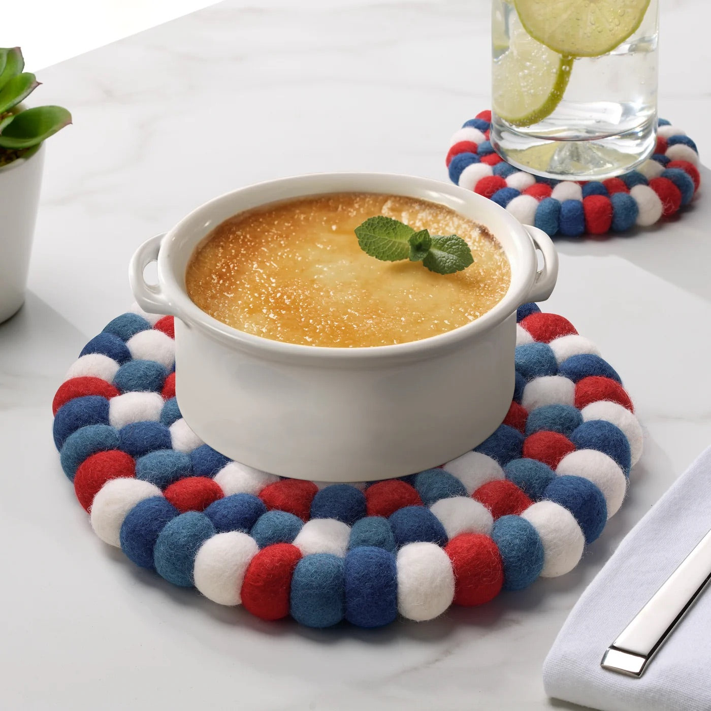 TRIVET, BALL FELT/ROUND - RED/WHITE/BLUE