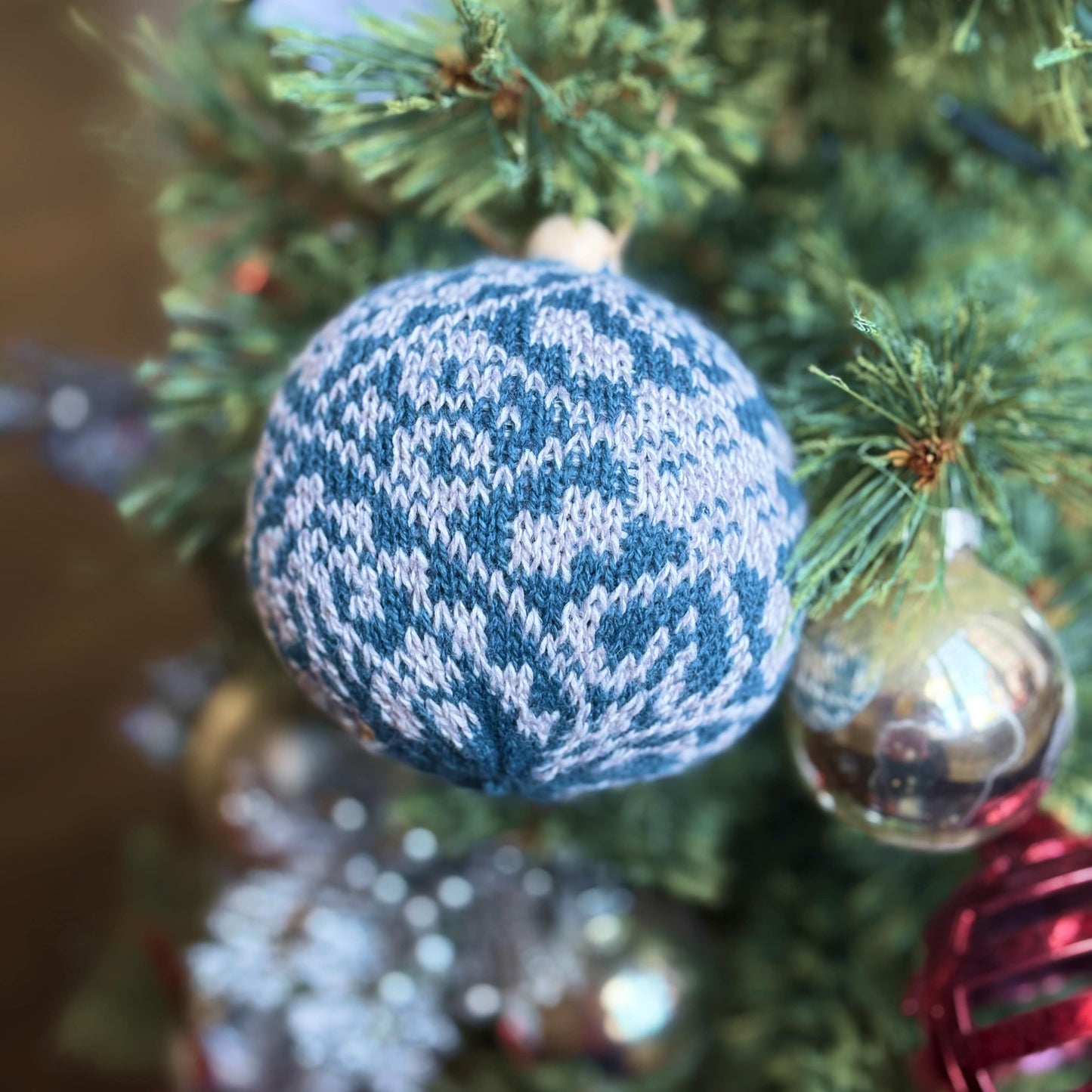 ORNAMENTS - CHRISTMAS DECOR