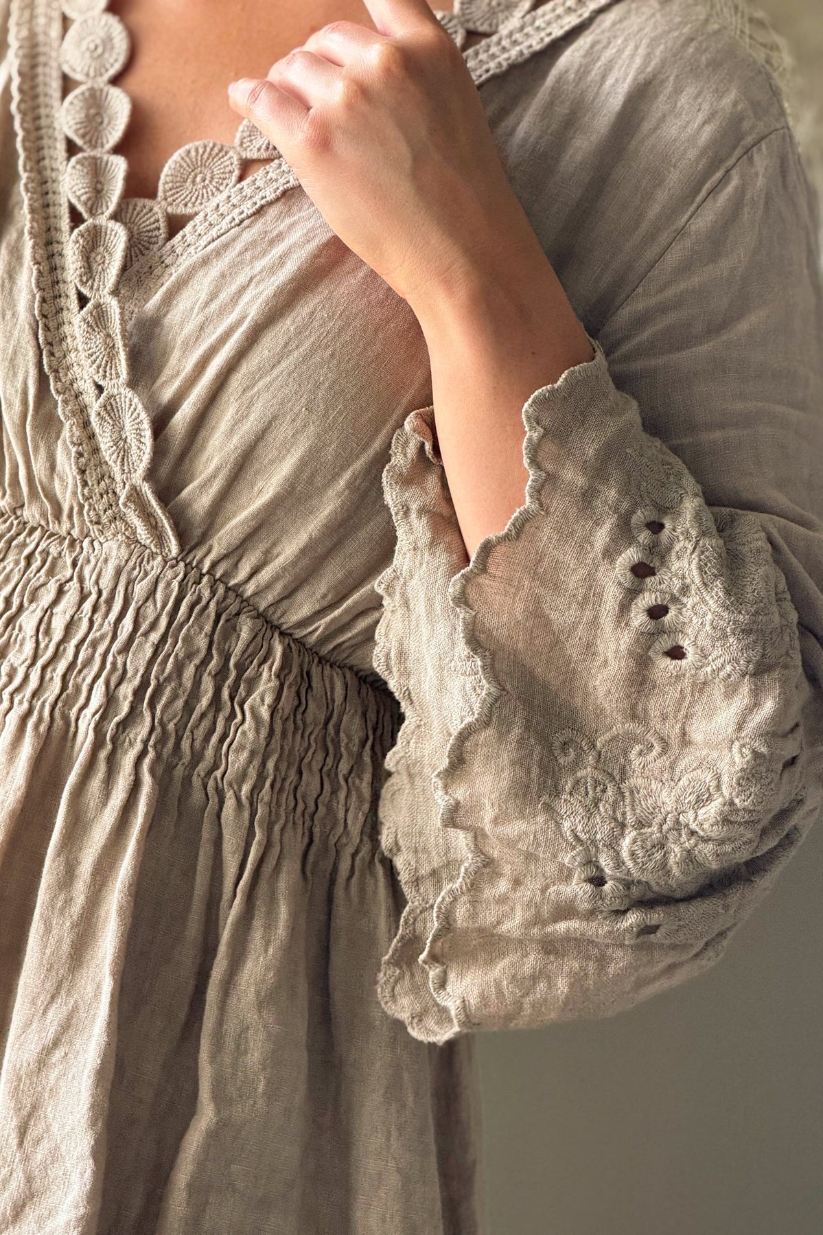 DRESS LINEN, LACE WHISPERS - CASHMERE