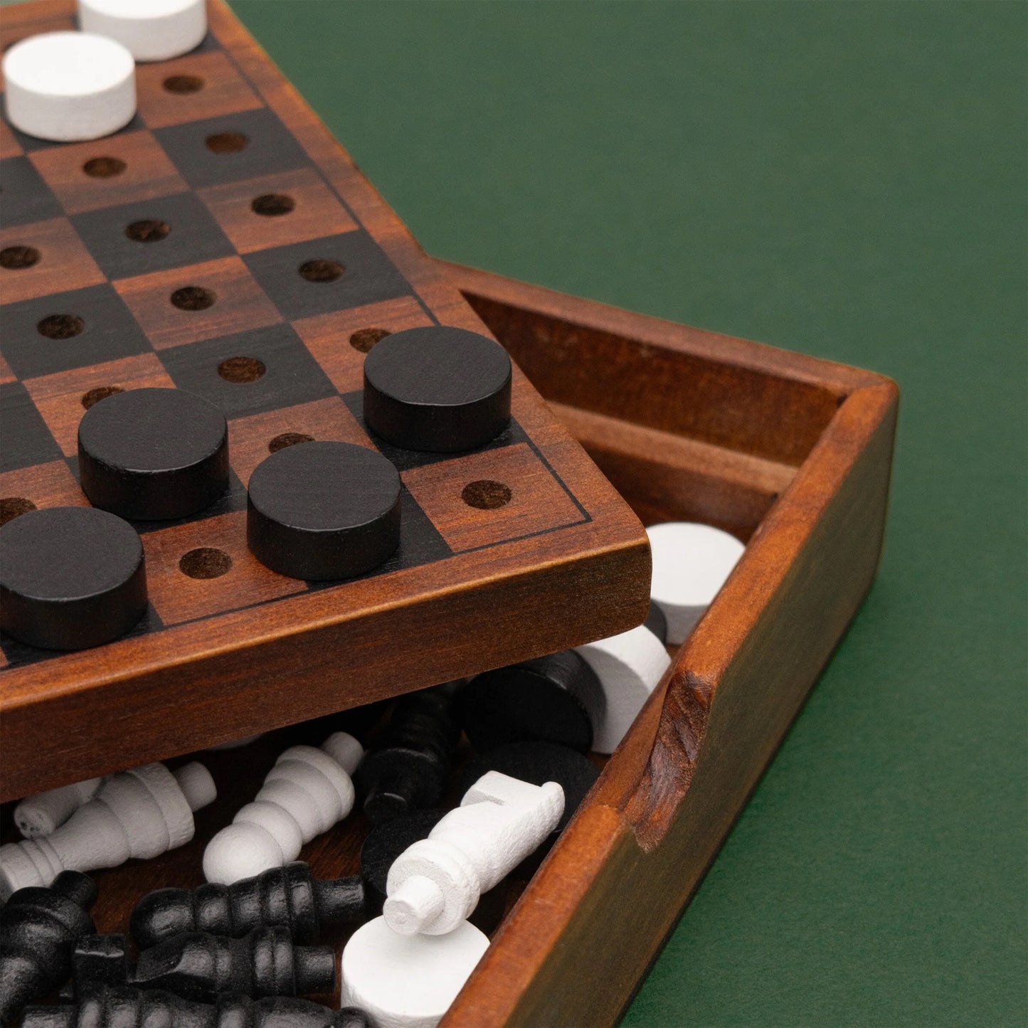 BOARD GAME - CHECKMATE TRAVEL