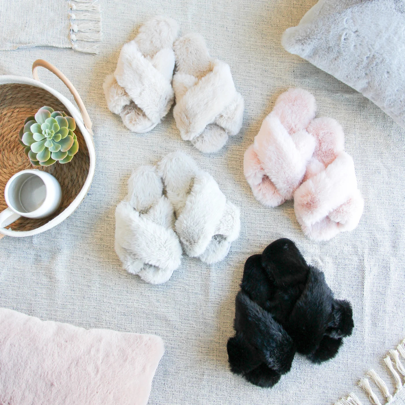 FUR SLIPPERS - TAUPE (CRISS CROSS)