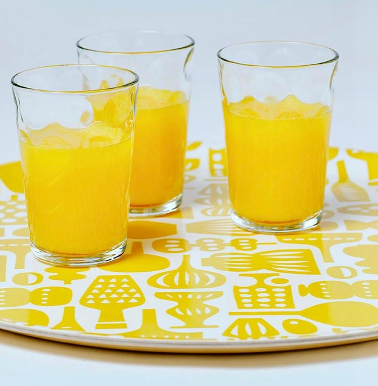 40% OFF! ROUND TRAY - YELLOW VASE PRINT