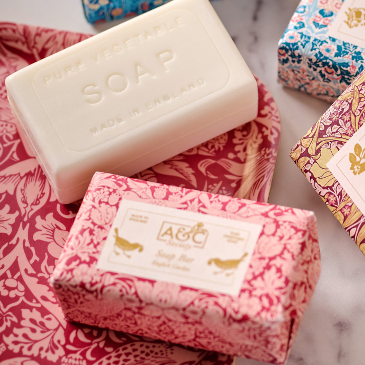 SOAP BAR, WILLIAM MORRIS - STRAWBERRY THIEF/RASPBERRY