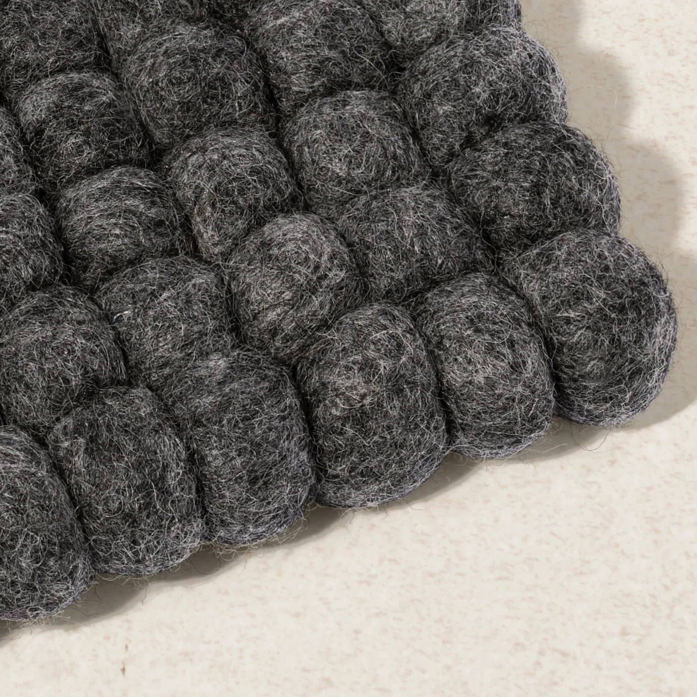 TRIVET, BALL FELT - SQUARE, DARK GREY