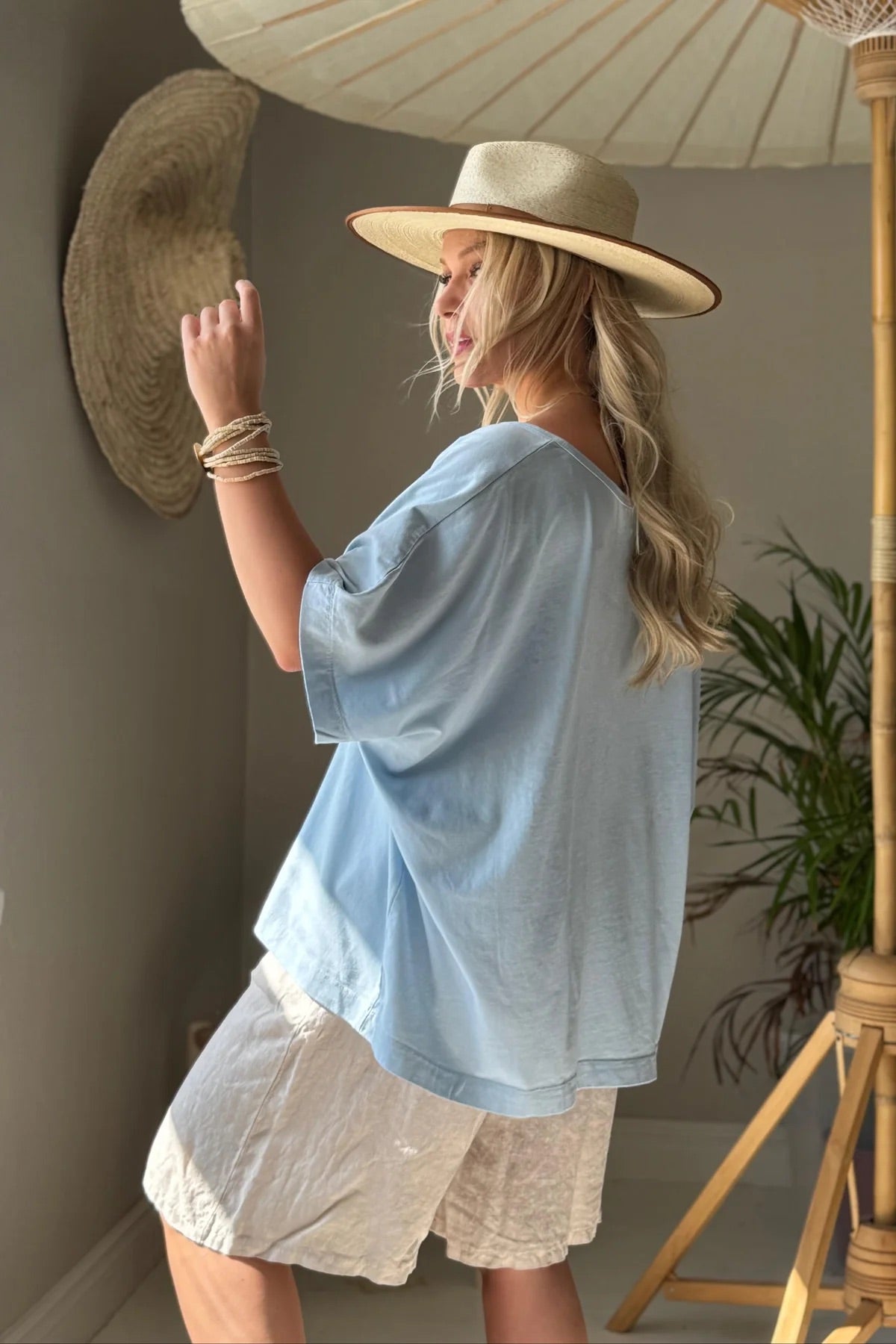 T-SHIRT BOHEMIANA, GLITTER - LIGHT BLUE/GOLD