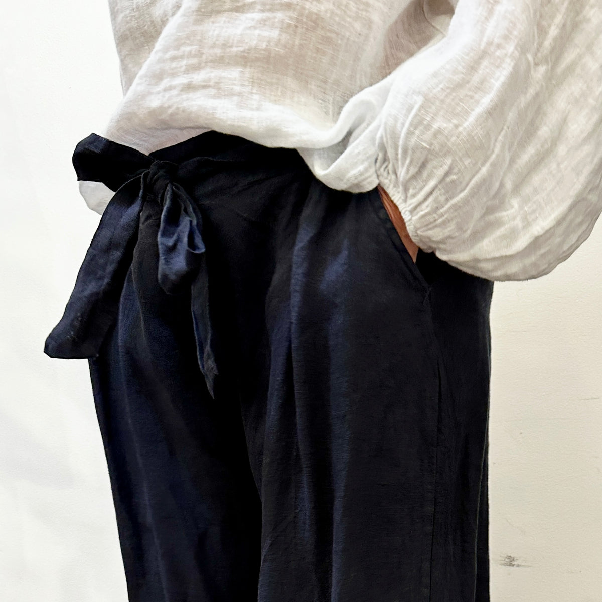 PANTS, LINEN - NAVY, BOW TIE