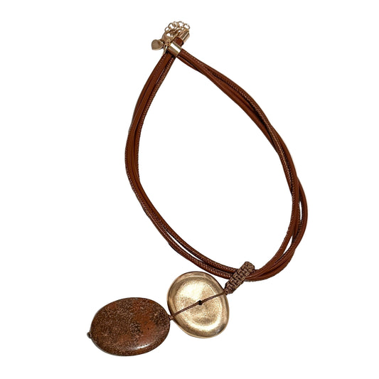 NECKLACE, PENDANT - SHORT, BROWN/GOLD