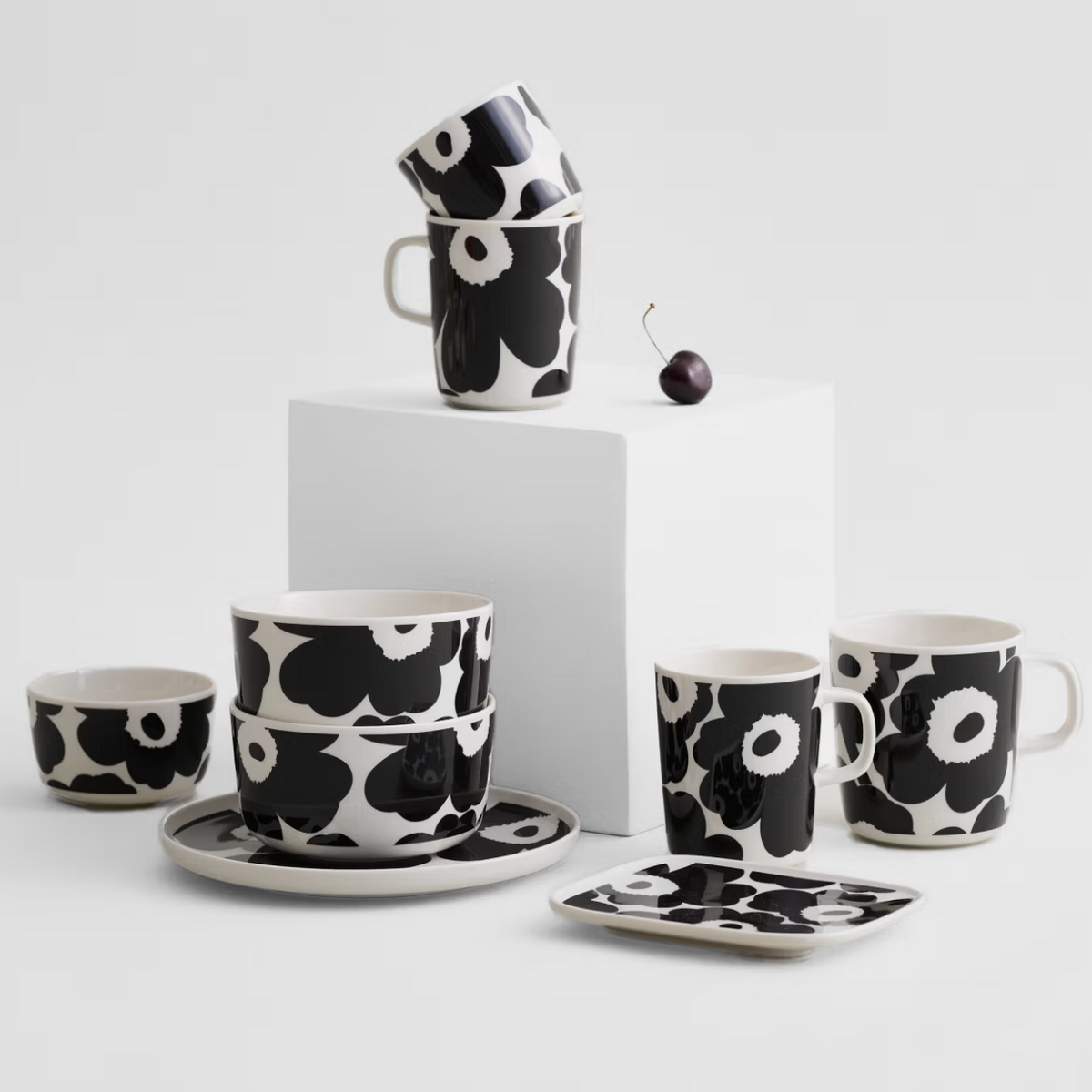 MARIMEKKO MUG, OIVA - UNIKKO, BLACK SIZE LARGE