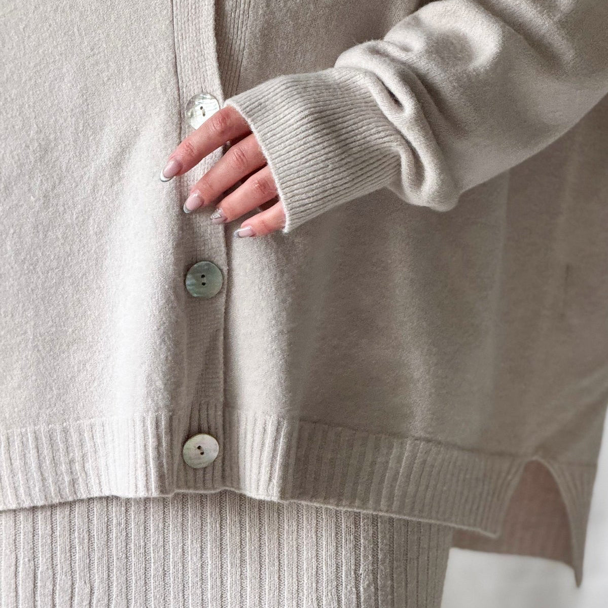 CARDIGAN, STAY CLOSE - TAUPE