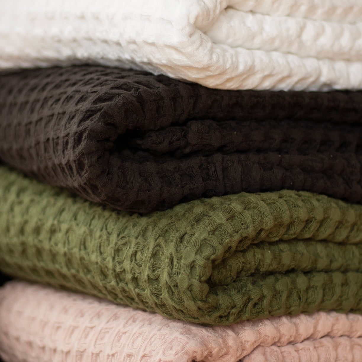 WAFFLE THROW - BLACK / PICCOLA (150*150cm)