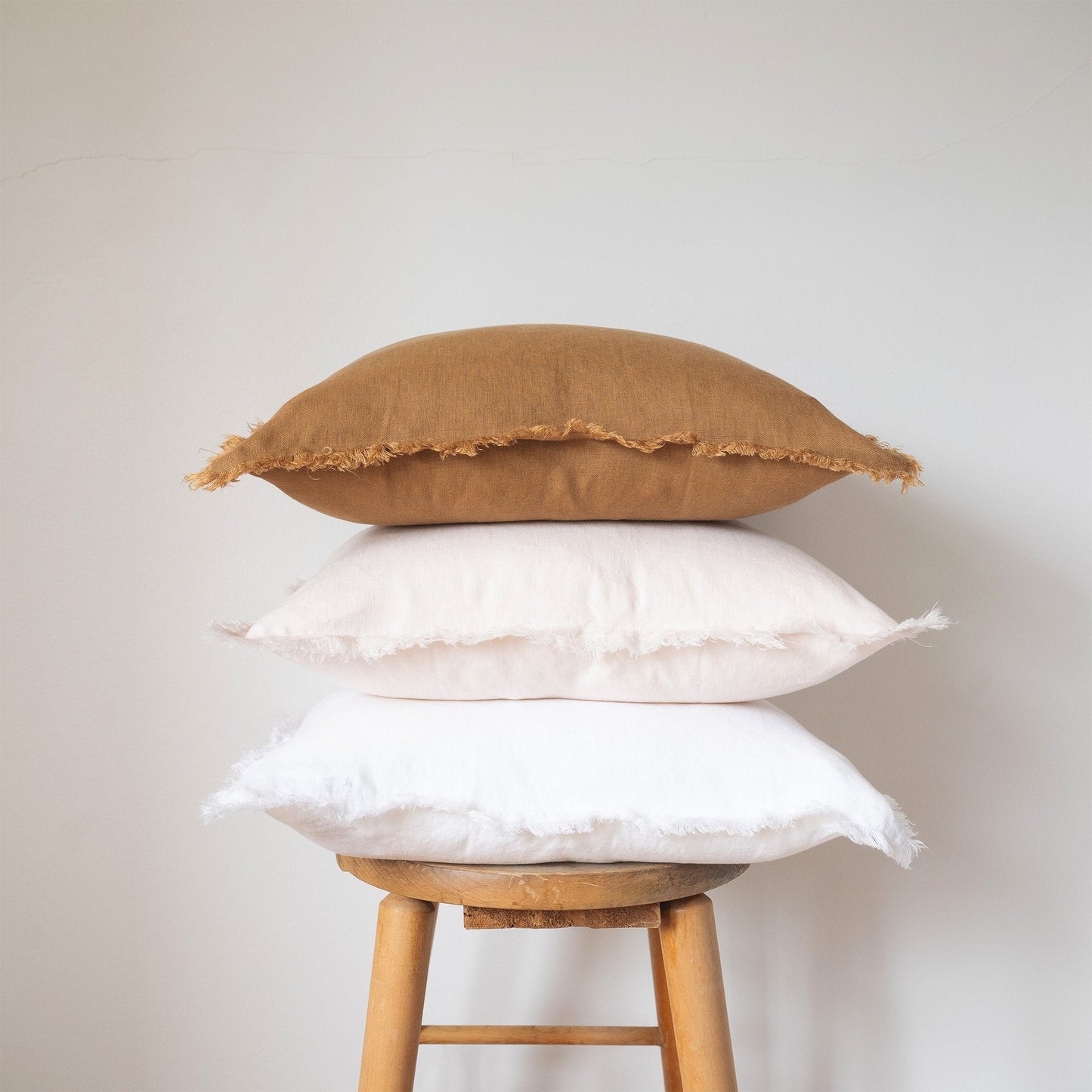 PILLOW, SQUARE FRINGED / LINEN (BLUSH)